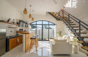 Modern 2-Bedroom-Villa Imola with Private Pool, Fitness-Corner and Jungle View in Canggu -Bali